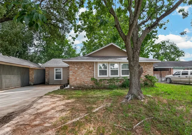 Photo 2 of Single family home for sale at 5022 Castlecreek Ln, Houston, TX 77053 | MLS# 16657273 | Listing updated on 2026-09-11