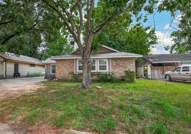 Photo 3 of Single family home for sale at 5022 Castlecreek Ln, Houston, TX 77053 | MLS# 16657273 | Listing updated on 2026-09-11