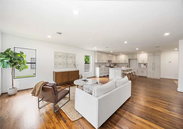 Photo 2 of Sale Pending at 3214 Prospect St, Houston, TX 77004 | MLS# 50921217 | Listing updated on 2026-09-16