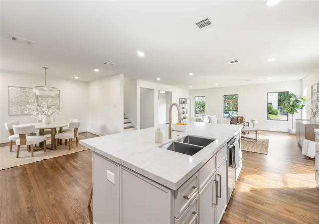 Photo 3 of Sale Pending at 3214 Prospect St, Houston, TX 77004 | MLS# 50921217 | Listing updated on 2026-09-16
