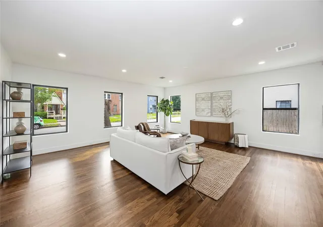 Photo 3 of Sale Pending at 3214 Prospect St, Houston, TX 77004 | MLS# 50921217 | Listing updated on 2026-09-16