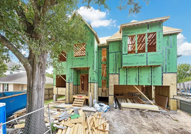 Photo 1 of Single family home for sale at 2031 Saxon Dr, Houston, TX 77018 | MLS# 17220396 | Listing updated on 2026-09-11