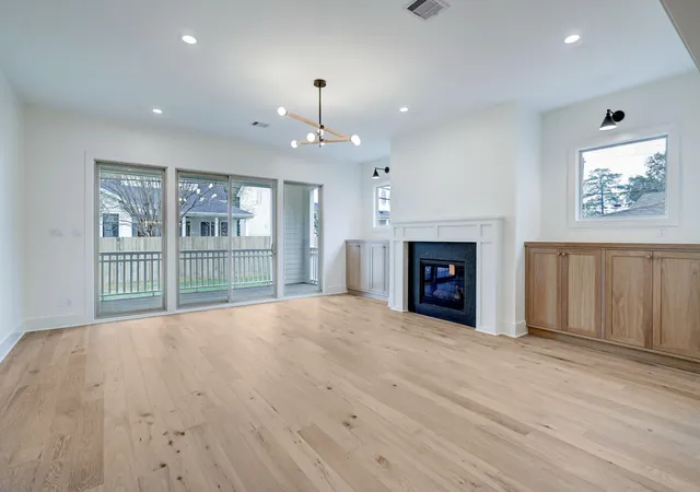 Photo 3 of Single family home for sale at 2031 Saxon Dr, Houston, TX 77018 | MLS# 17220396 | Listing updated on 2026-09-11