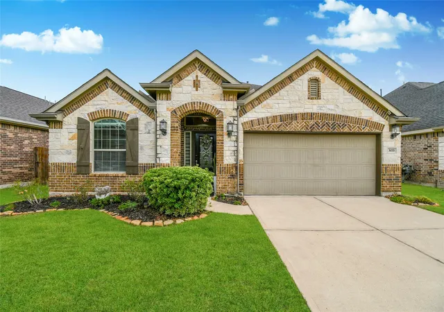 Photo 1 of Sale Pending at 3033 Kathryn Oaks Ln, Spring, TX 77386 | MLS# 45848388 | Listing updated on 2026-09-20