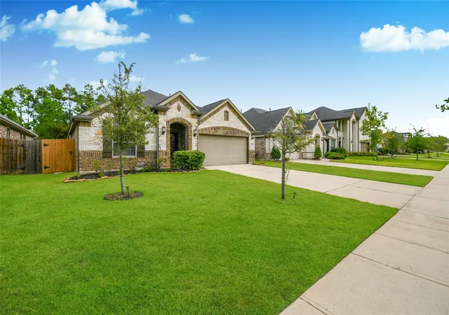 Photo 2 of Sale Pending at 3033 Kathryn Oaks Ln, Spring, TX 77386 | MLS# 45848388 | Listing updated on 2026-09-20