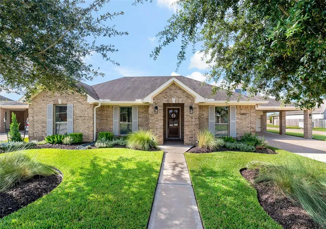 Photo 1 of Sale Pending at 6802 Arlington Dr, Manvel, TX 77578 | MLS# 68408852 | Listing updated on 2026-09-12
