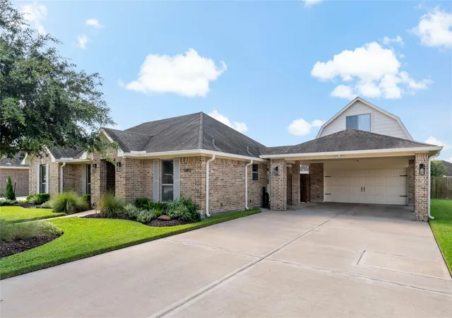 Photo 2 of Sale Pending at 6802 Arlington Dr, Manvel, TX 77578 | MLS# 68408852 | Listing updated on 2026-09-12