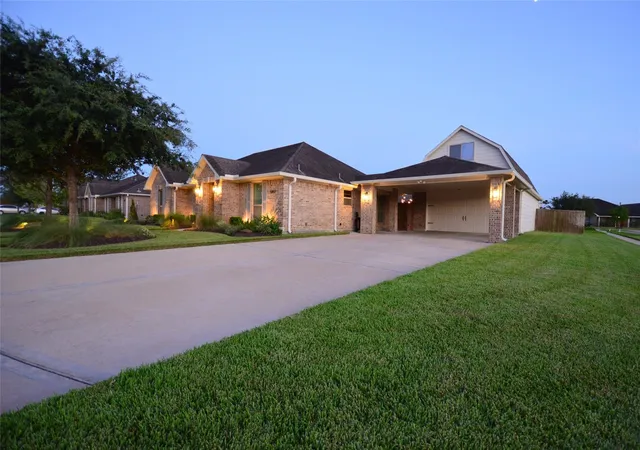 Photo 4 of Sale Pending at 6802 Arlington Dr, Manvel, TX 77578 | MLS# 68408852 | Listing updated on 2026-09-12
