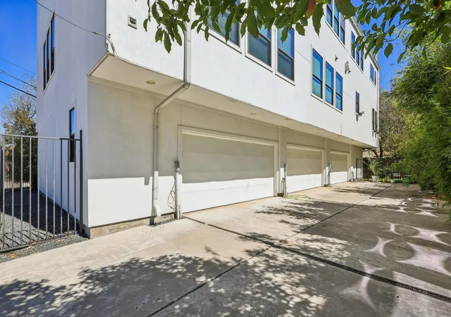 Photo 28 of Townhouse for sale at 1771 Michigan St, Houston, TX 77006 | MLS# 83392547 | Listing updated on 2026-10-09