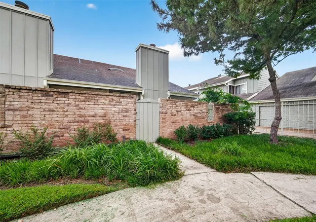 Photo 3 of Townhouse for sale at 13025 Leader St, Houston, TX 77072 | MLS# 8875484 | Listing updated on 2026-09-18