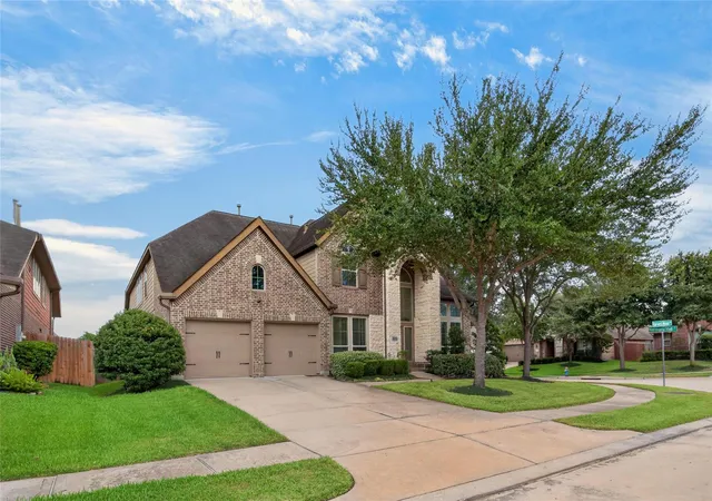 Photo 2 of Single family home for sale at 3505 Harvest Moon Ln, Pearland, TX 77584 | MLS# 47855945 | Listing updated on 2026-09-12