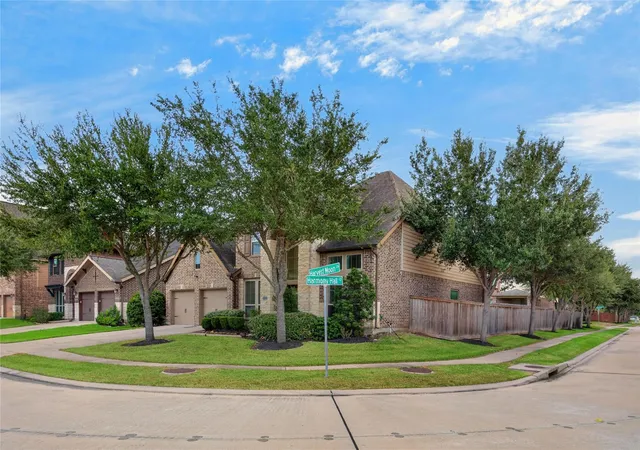 Photo 3 of Single family home for sale at 3505 Harvest Moon Ln, Pearland, TX 77584 | MLS# 47855945 | Listing updated on 2026-09-12