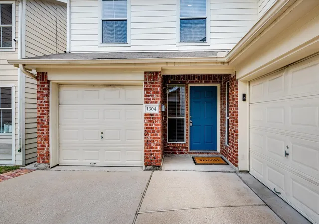 Photo 2 of Single family home for sale at 1304 Robin St, Houston, TX 77019 | MLS# 46396292 | Listing updated on 2026-09-06