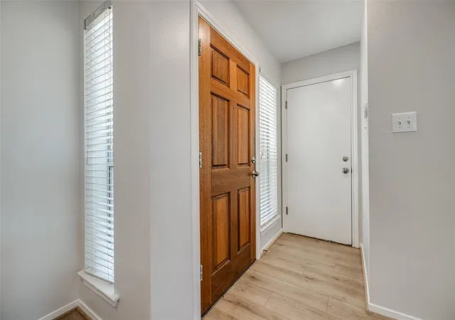 Photo 3 of Single family home for sale at 1304 Robin St, Houston, TX 77019 | MLS# 46396292 | Listing updated on 2026-09-06