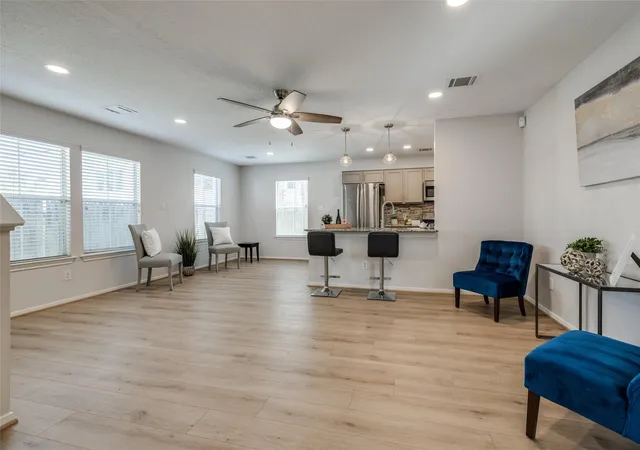 Photo 3 of Single family home for sale at 1304 Robin St, Houston, TX 77019 | MLS# 46396292 | Listing updated on 2026-09-06