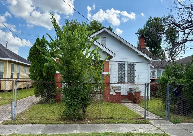 Single family home for sale at 6722 Avenue E, Houston, TX 77011 | MLS# 39098237