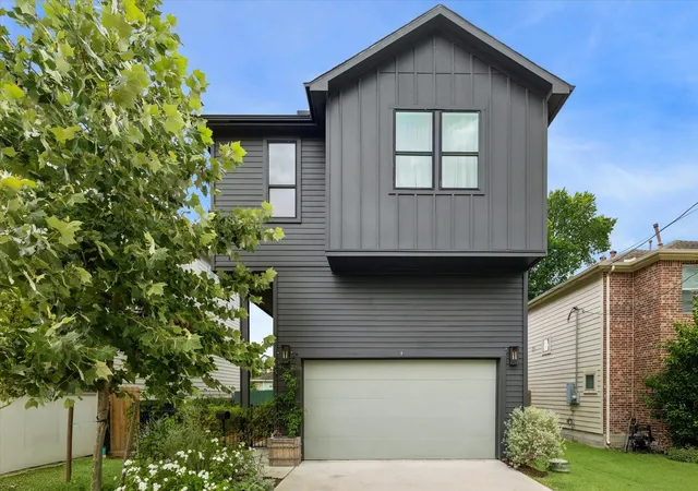 Photo 1 of Single family home for sale at 810 E 39th Street, Houston, TX 77022 | MLS# 38837054 | Listing updated on 2026-09-23