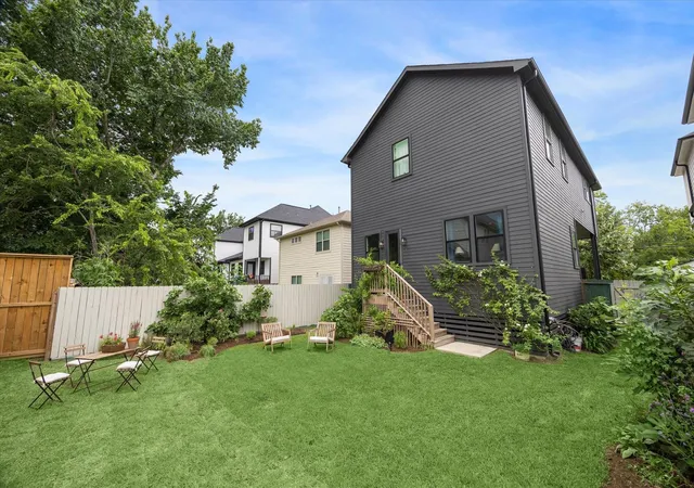 Photo 2 of Single family home for sale at 810 E 39th Street, Houston, TX 77022 | MLS# 38837054 | Listing updated on 2026-09-23