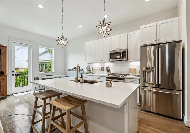 Photo 3 of Single family home for sale at 810 E 39th Street, Houston, TX 77022 | MLS# 38837054 | Listing updated on 2026-09-23