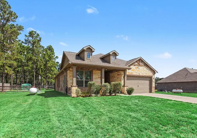 Photo 3 of Single family home for sale at 16349 Ellis St, Conroe, TX 77303 | MLS# 52253494 | Listing updated on 2026-09-20