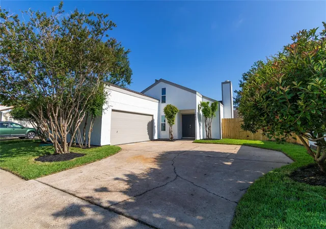 Photo 1 of Sale Pending at 11042 Petworth Dr, Houston, TX 77072 | MLS# 69047680 | Listing updated on 2026-09-20