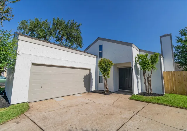 Photo 2 of Sale Pending at 11042 Petworth Dr, Houston, TX 77072 | MLS# 69047680 | Listing updated on 2026-09-20