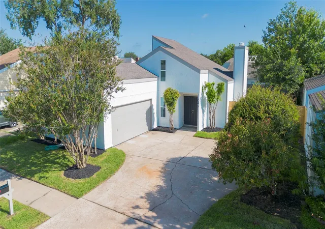 Photo 3 of Sale Pending at 11042 Petworth Dr, Houston, TX 77072 | MLS# 69047680 | Listing updated on 2026-09-20