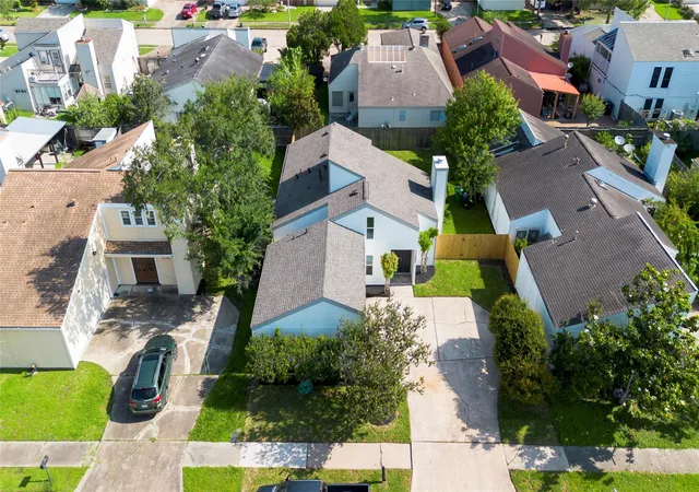 Photo 3 of Sale Pending at 11042 Petworth Dr, Houston, TX 77072 | MLS# 69047680 | Listing updated on 2026-09-20