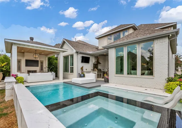 Photo 2 of Single family home for sale at 18 Botanical Vista Dr, Tomball, TX 77375 | MLS# 58483973 | Listing updated on 2026-09-13