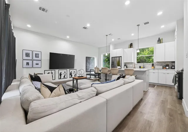 Photo 3 of Single family home for sale at 523 Schweikhardt St, Houston, TX 77020 | MLS# 91754723 | Listing updated on 2026-09-15