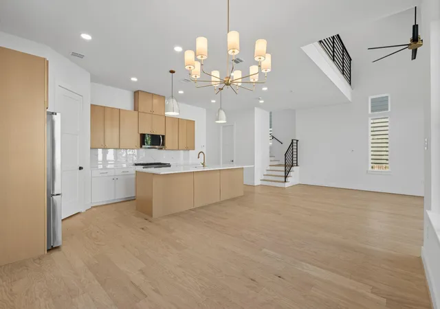 Photo 2 of Single family home for sale at 1103 E 37th Street, Houston, TX 77022 | MLS# 59498115 | Listing updated on 2026-09-16