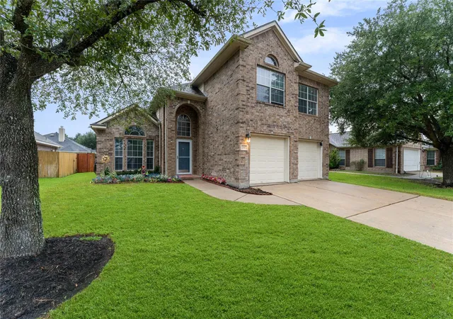 Photo 2 of Single family home for sale at 22907 Bank Shade Ct, Tomball, TX 77375 | MLS# 94199077 | Listing updated on 2026-09-06