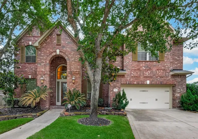 Photo 1 of Single family home for sale at 27411 Manor Fls Ln, Fulshear, TX 77441 | MLS# 95984072 | Listing updated on 2026-09-19