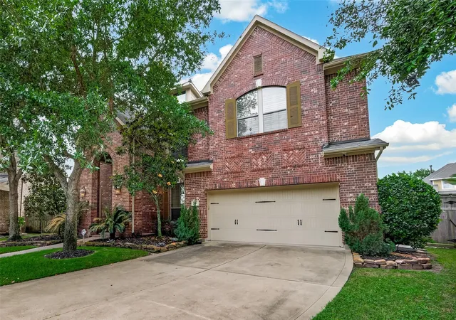 Photo 3 of Single family home for sale at 27411 Manor Fls Ln, Fulshear, TX 77441 | MLS# 95984072 | Listing updated on 2026-09-19