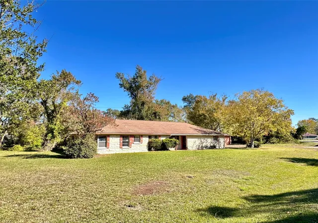 Photo 2 of Single family home for sale at 300 Holly Dr, Baytown, TX 77520 | MLS# 39647654 | Listing updated on 2026-09-19