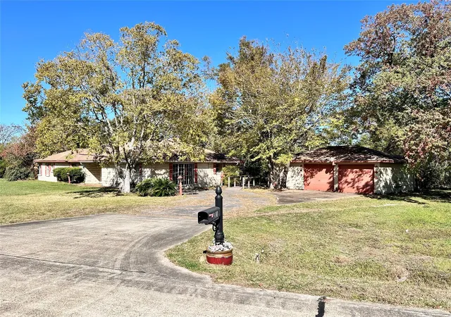 Photo 3 of Single family home for sale at 300 Holly Dr, Baytown, TX 77520 | MLS# 39647654 | Listing updated on 2026-09-19