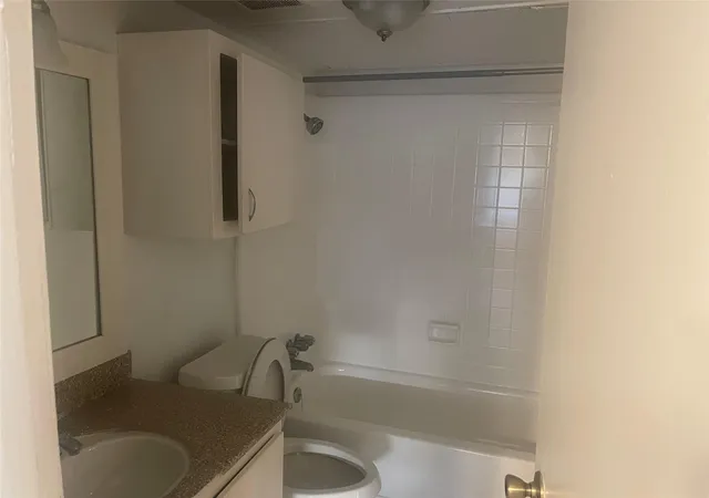 Photo 4 of Condo for sale at 6200 W Tidwell Rd #1005, Houston, TX 77092 | MLS# 61138147 | Listing updated on 2026-09-21