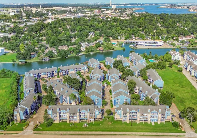 Photo 2 of Condo for sale at 18515 Egret Bay Blvd #702, Houston, TX 77058 | MLS# 7806249 | Listing updated on 2026-09-24