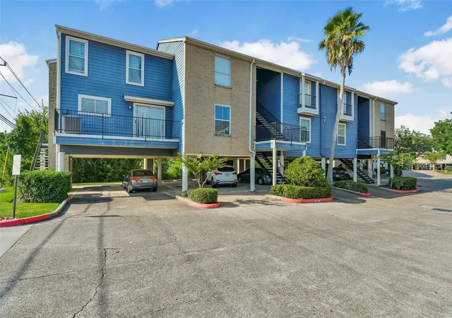 Photo 3 of Condo for sale at 18515 Egret Bay Blvd #702, Houston, TX 77058 | MLS# 7806249 | Listing updated on 2026-09-24
