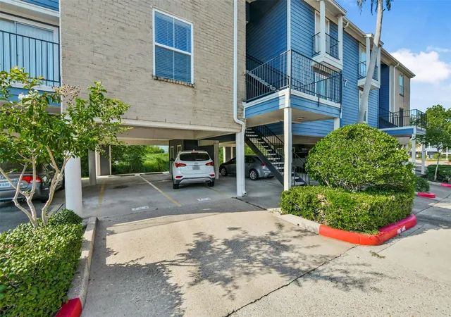 Photo 4 of Condo for sale at 18515 Egret Bay Blvd #702, Houston, TX 77058 | MLS# 7806249 | Listing updated on 2026-09-24