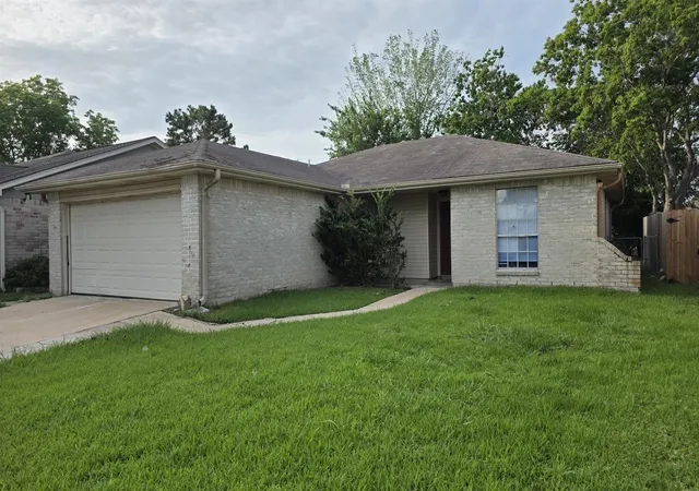 Single family home for sale at 5150 Prairie Ridge Rd, Houston, TX 77053 | MLS# 77811981
