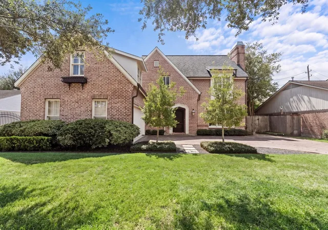 Photo 2 of Single family home for sale at 6155 Cedar Crk Dr, Houston, TX 77057 | MLS# 4350535 | Listing updated on 2026-09-26