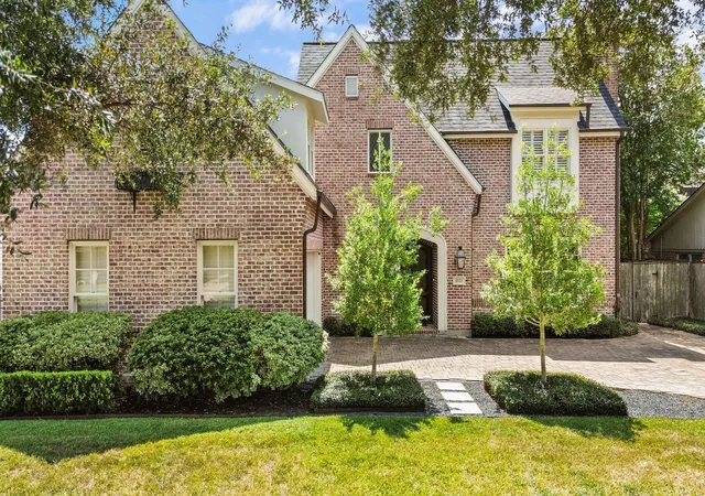 Photo 3 of Single family home for sale at 6155 Cedar Crk Dr, Houston, TX 77057 | MLS# 4350535 | Listing updated on 2026-09-26