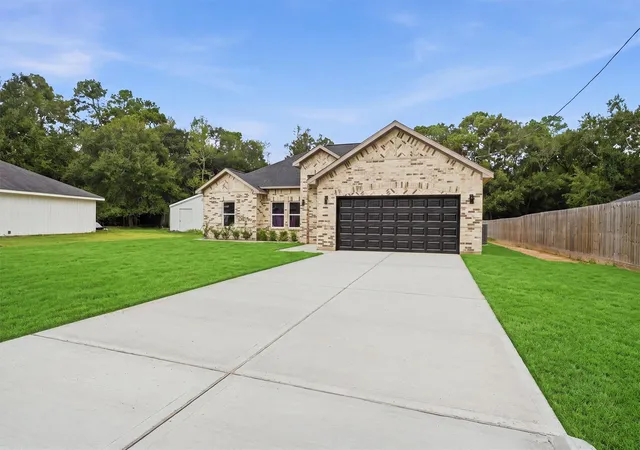 Photo 2 of Single family home for sale at 11909 Miller Cir, Conroe, TX 77302 | MLS# 3926347 | Listing updated on 2026-09-12