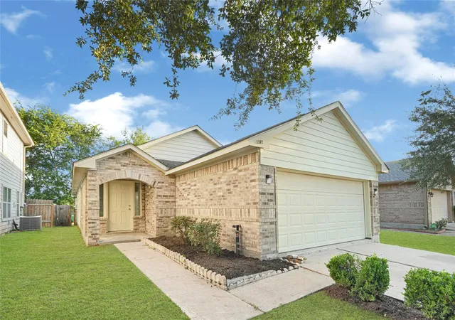 Photo 1 of Single family home for sale at 1107 Hampton Villa Ln, Houston, TX 77047 | MLS# 91982535 | Listing updated on 2026-10-08