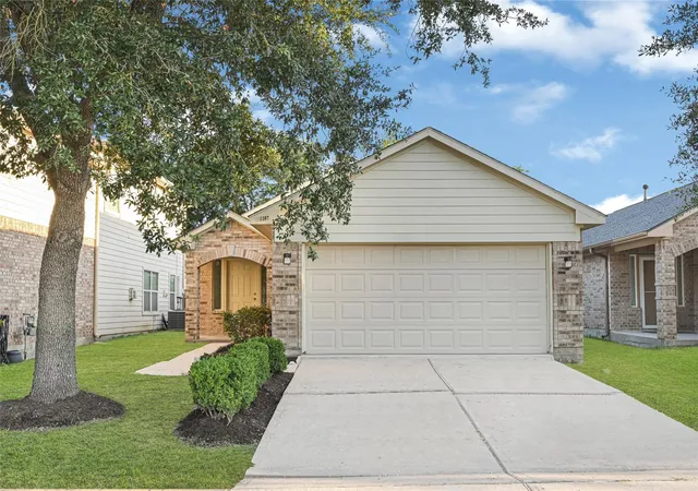 Photo 2 of Single family home for sale at 1107 Hampton Villa Ln, Houston, TX 77047 | MLS# 91982535 | Listing updated on 2026-10-08