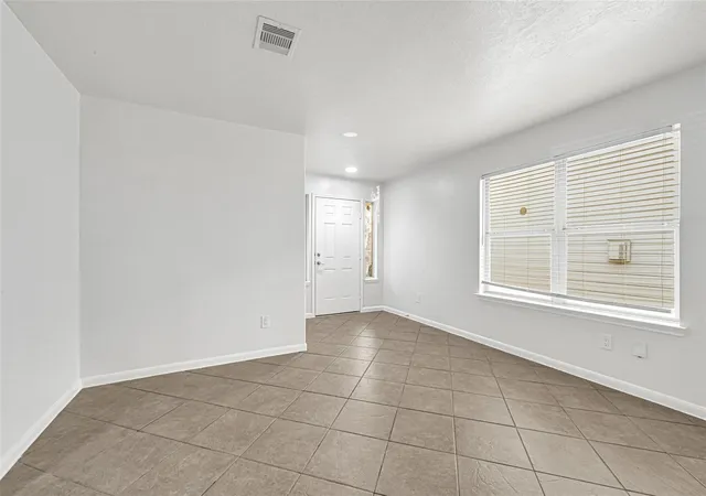 Photo 3 of Single family home for sale at 1107 Hampton Villa Ln, Houston, TX 77047 | MLS# 91982535 | Listing updated on 2026-10-08