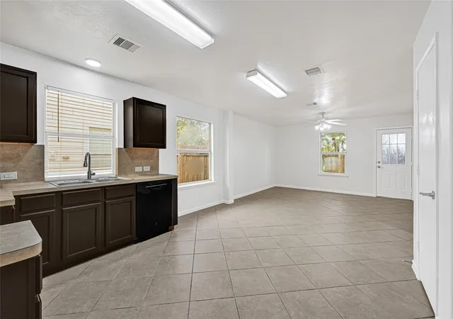 Photo 4 of Single family home for sale at 1107 Hampton Villa Ln, Houston, TX 77047 | MLS# 91982535 | Listing updated on 2026-10-08