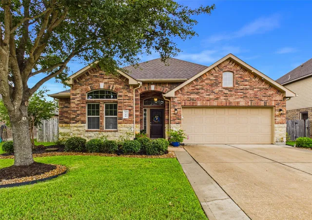 Photo 1 of Sale Pending at 710 Fairway Dr, La Porte, TX 77571 | MLS# 94679319 | Listing updated on 2026-09-17