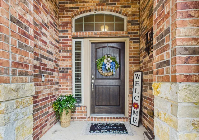 Photo 3 of Sale Pending at 710 Fairway Dr, La Porte, TX 77571 | MLS# 94679319 | Listing updated on 2026-09-17